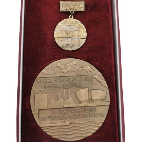 Odznak + Medaila, Československo, Za zásluhy o rozvoj stredoslovenského kraja